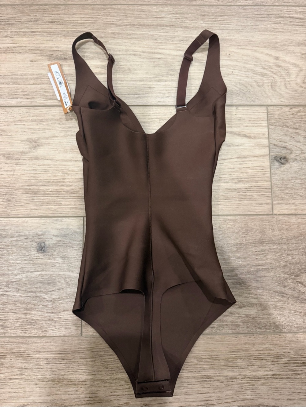 SKIMS Cocoa CORE SCULPT PLUNGE THONG BODYSUIT - Picture 4 of 4